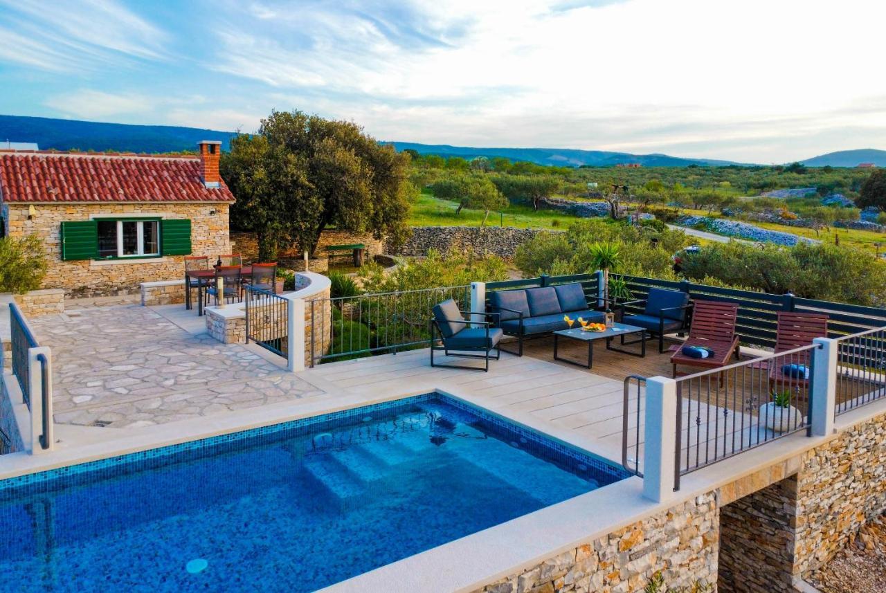 Heritage Holiday House Lori With Pool Postira Extérieur photo