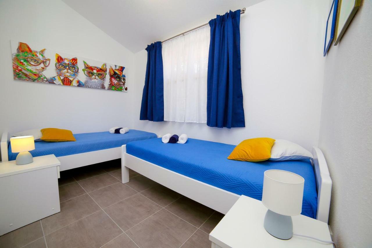 Heritage Holiday House Lori With Pool Postira Extérieur photo